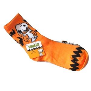 Peanuts Women’s Crew Halloween Snoopy Socks